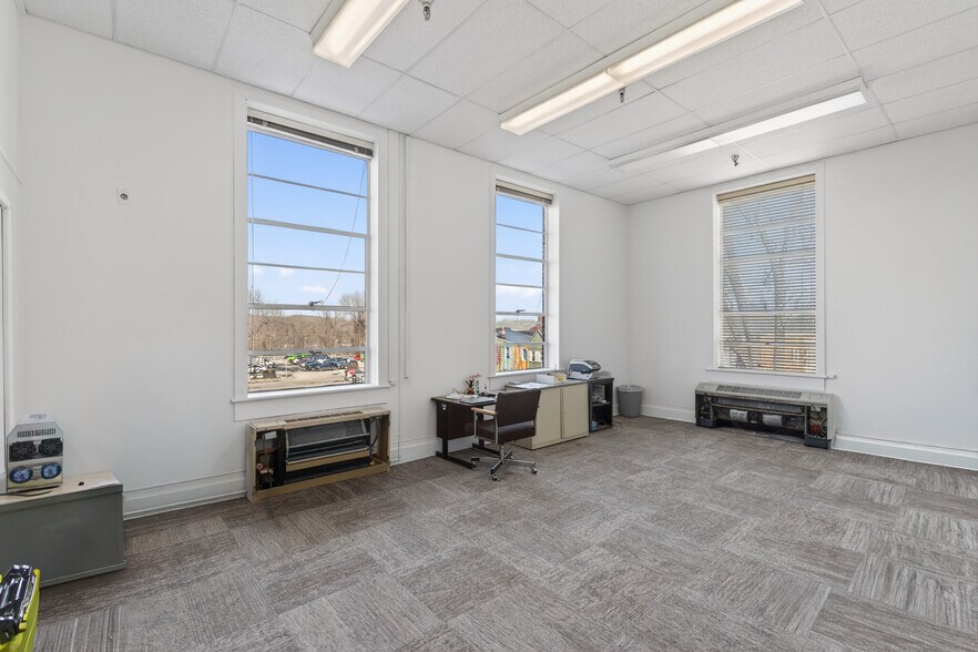 More Photos Of 61 Crown St, Kingston Office For Lease