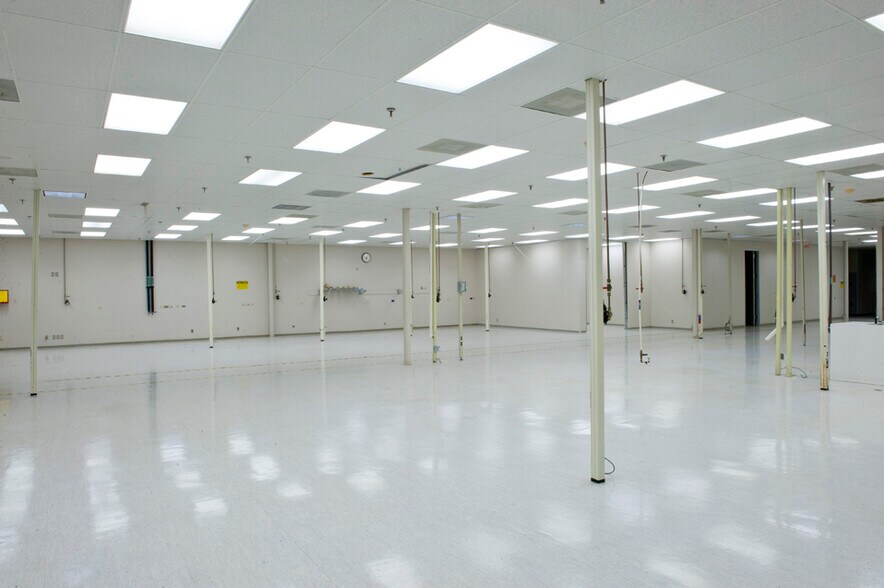 More Photos Of 4005 Technology Dr, Angleton Office For Lease