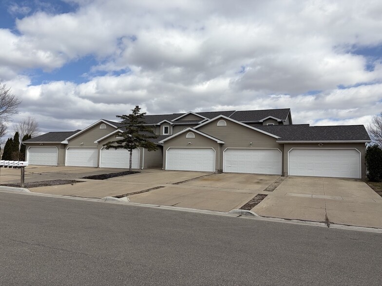 Primary Photo Of 517 Trail Side Dr, Deforest Apartments For Sale