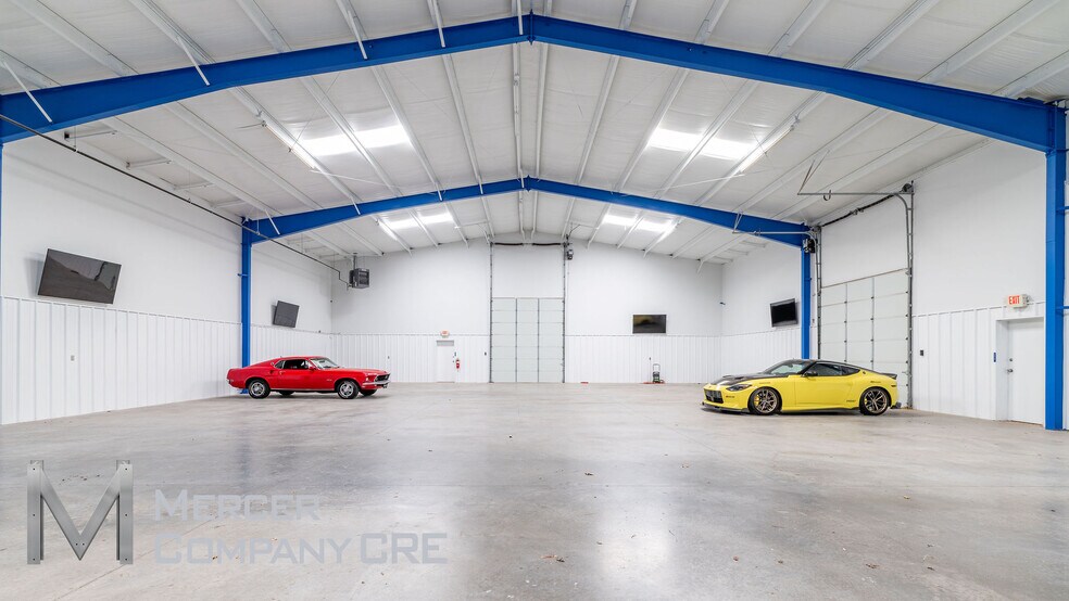 More Photos Of 4920 W I-40 Service Rd, Oklahoma City Showroom For Lease