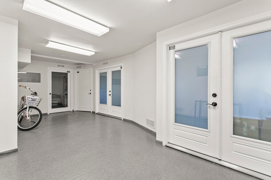 More Photos Of 410 Broadway St, Laguna Beach Office For Sale