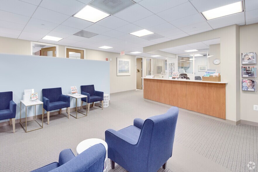 More Photos Of 6829 Elm St, McLean Medical For Lease