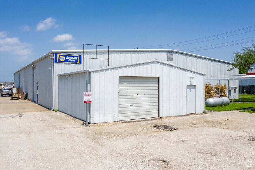 Primary Photo Of 1927 Witt Rd, Frisco Light Manufacturing For Sale