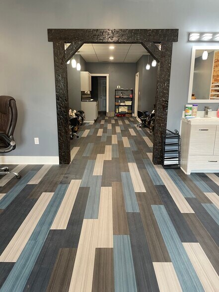 More Photos Of 213 Peachtree St, Shelbyville Office For Lease