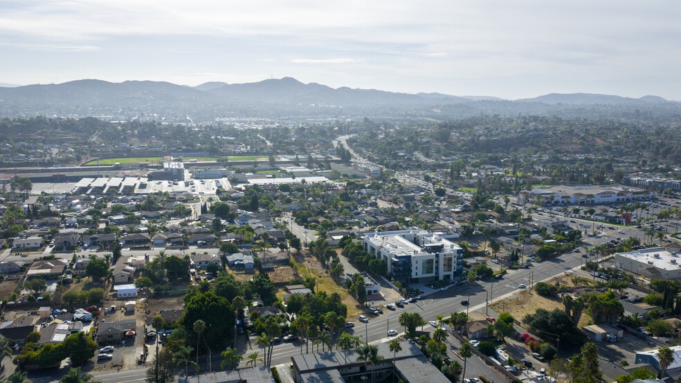 More Photos Of 1565 N Santa Fe Ave, Vista Freestanding For Sale