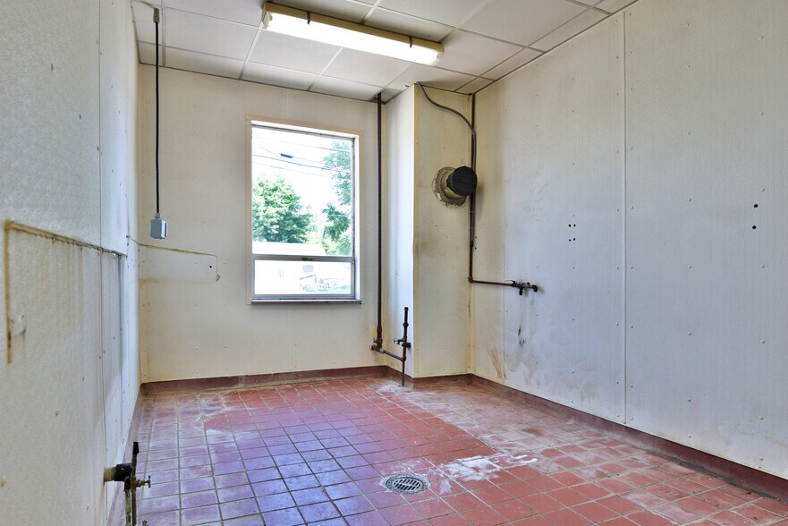 More Photos Of 126 Erie St, Cortland Warehouse For Lease