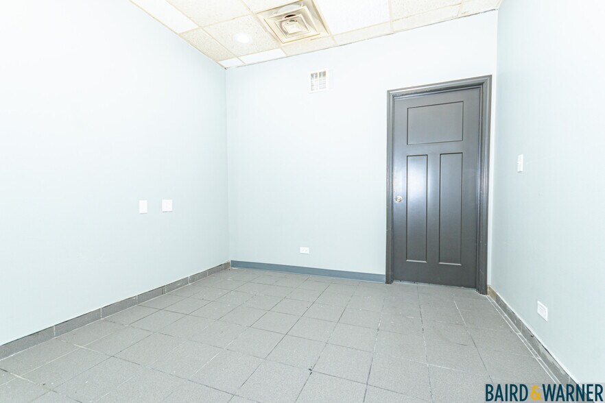 More Photos Of 4827-4831 W Irving Park Rd, Chicago Office For Lease