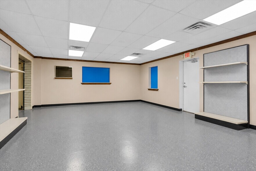 More Photos Of 11003 Willis Waukegan Rd, Conroe Light Distribution For Sale