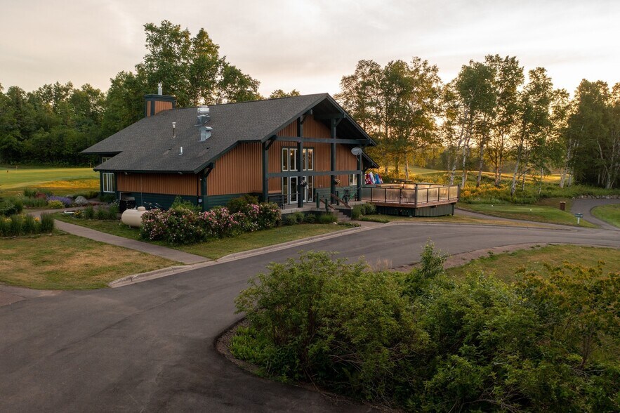 More Photos Of 5731 Highway 61, Lutsen Sports And Entertainment For Sale