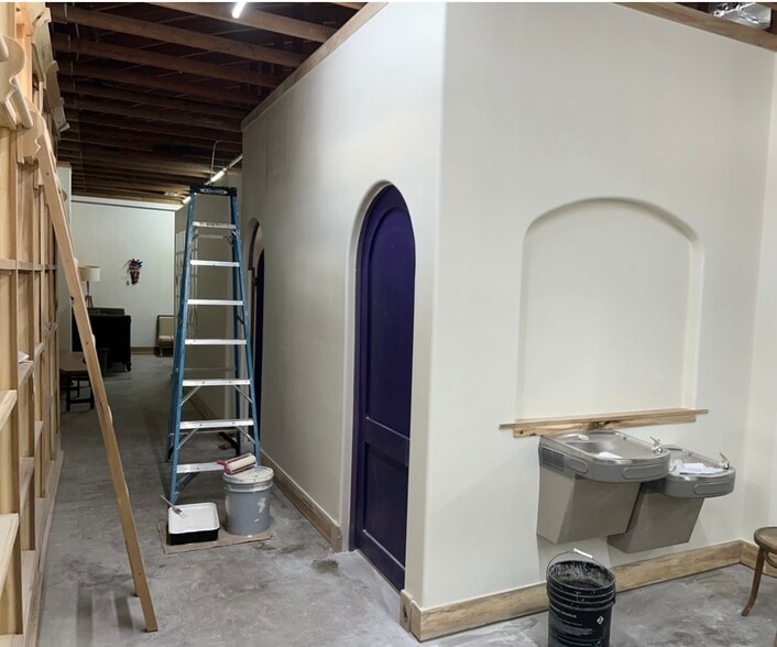 More Photos Of 241 W Eastland St, Gallatin Storefront For Sale