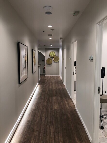 More Photos Of 450 S Beverly Dr, Beverly Hills Office For Lease