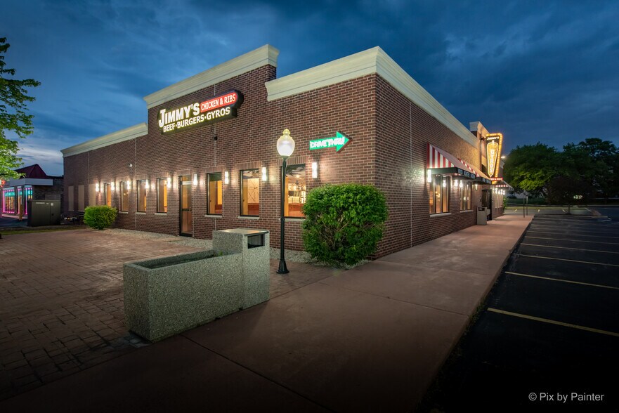 More Photos Of 551 S 8th St, West Dundee Restaurant For Sale