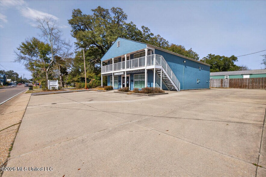 More Photos Of 2005 Government St, Ocean Springs Flex For Lease