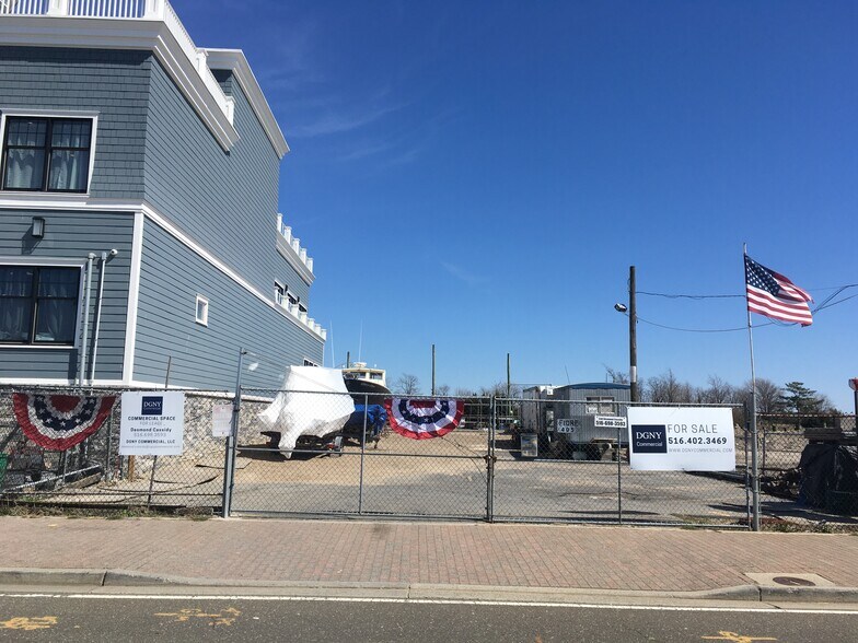 More Photos Of 405 Woodcleft Ave, Freeport Land For Sale