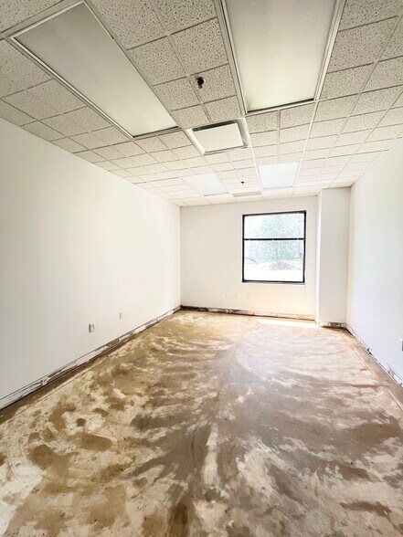 More Photos Of 1000 Colour Pl, Apopka Office For Lease