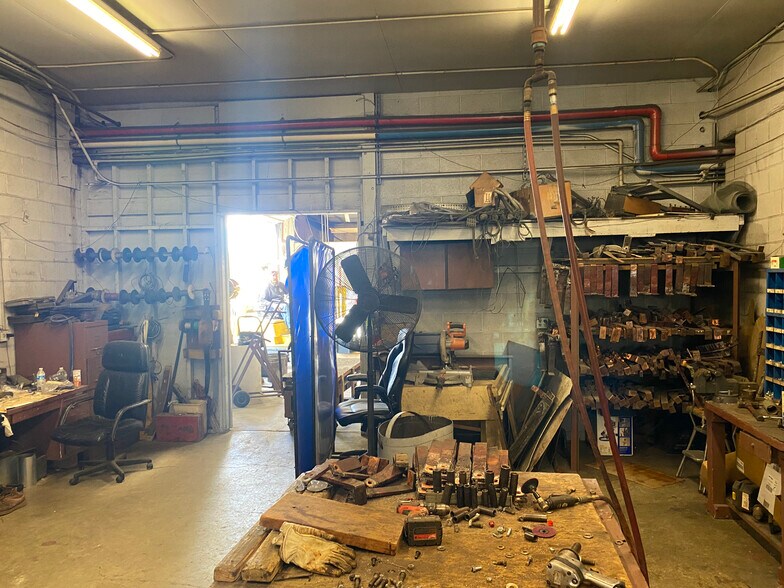 More Photos Of 1012 N 9th Ave, Walla Walla Manufacturing For Sale