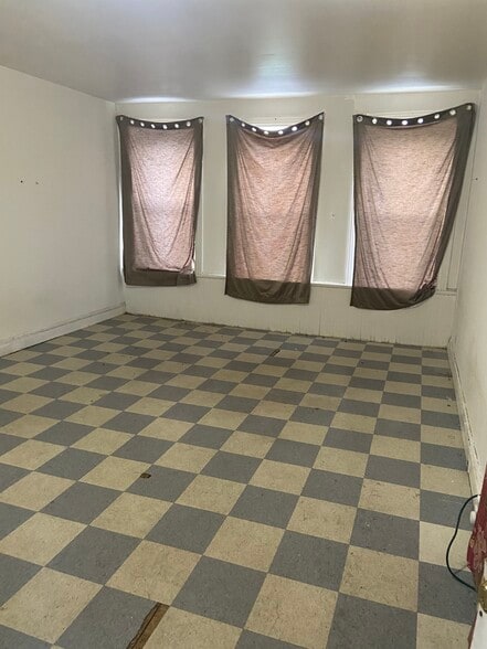 More Photos Of 2001 W Pratt St, Baltimore Freestanding For Sale