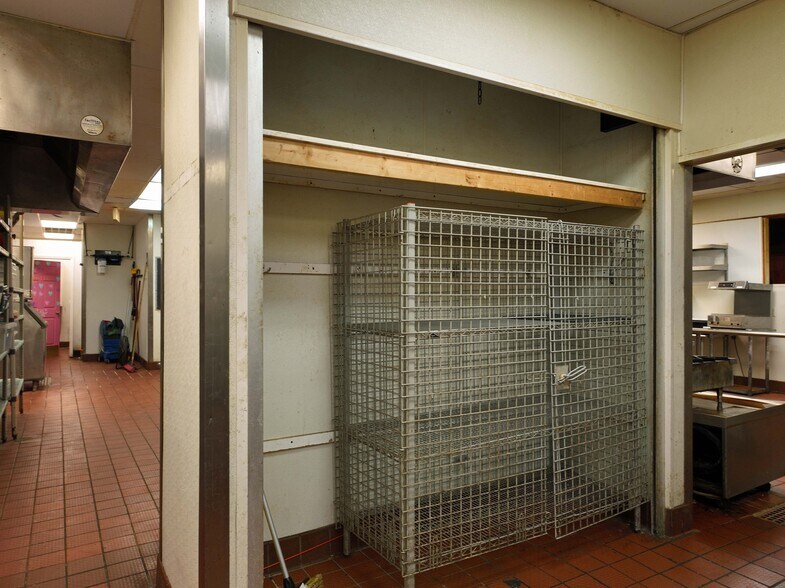 More Photos Of 5195 Fernandina Rd, Harbison Restaurant For Sale