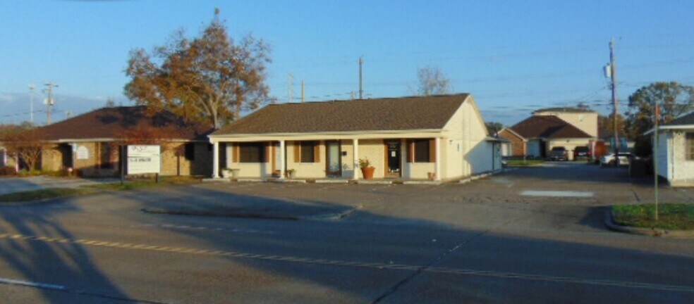 Primary Photo Of 201 E San Augustine St, Deer Park Medical For Sale
