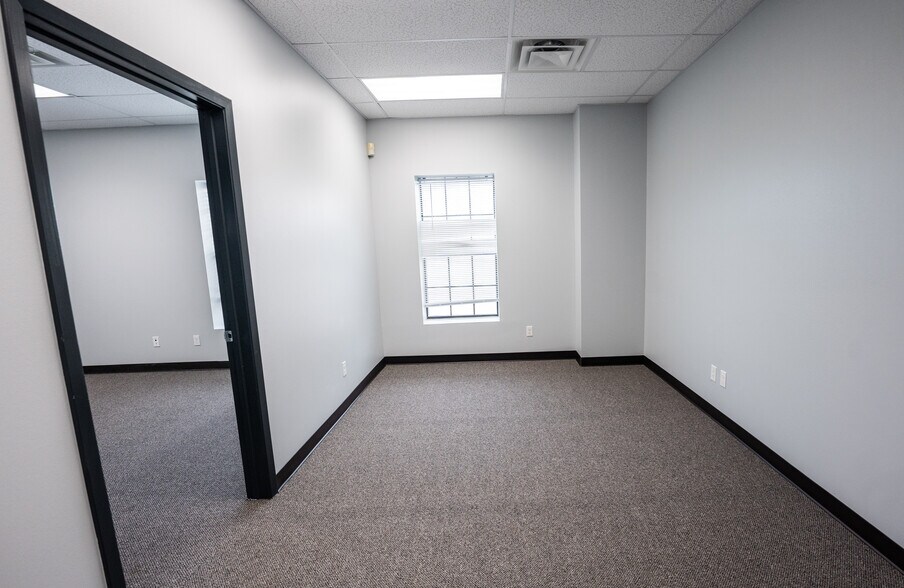 More Photos Of 1120 Toro Grande, Cedar Park Light Distribution For Sale