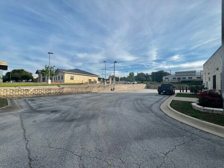 More Photos Of 661 W Central Texas Expy, Harker Heights Office For Lease
