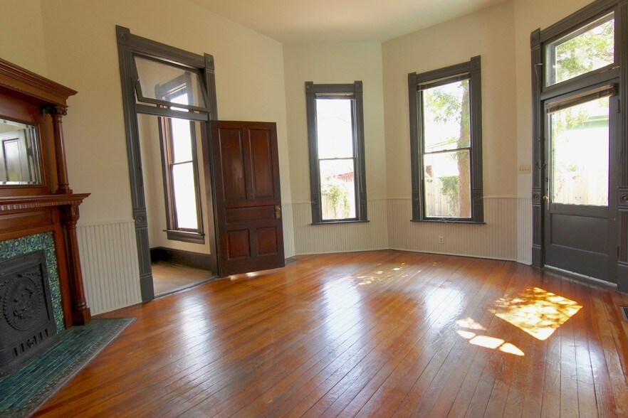 More Photos Of 1000 E Cesar Chavez St, Austin Loft Creative Space For Lease