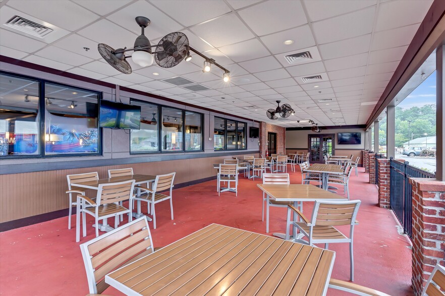 More Photos Of 2794 Parkway, Pigeon Forge Restaurant For Lease