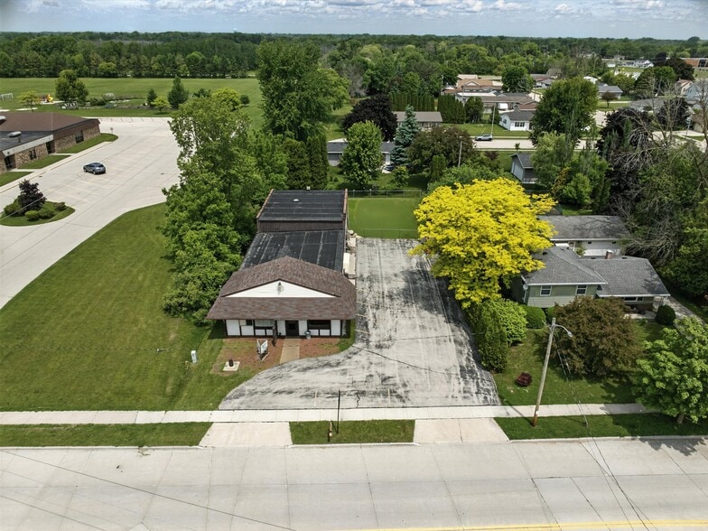 More Photos Of 4326 Michigan Ave, Manitowoc Freestanding For Sale