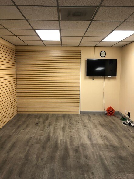 More Photos Of 3224 Procyon St, Las Vegas Warehouse For Lease