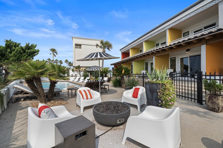 More Photos Of 1628 Seawall Blvd, Galveston Apartments For Sale