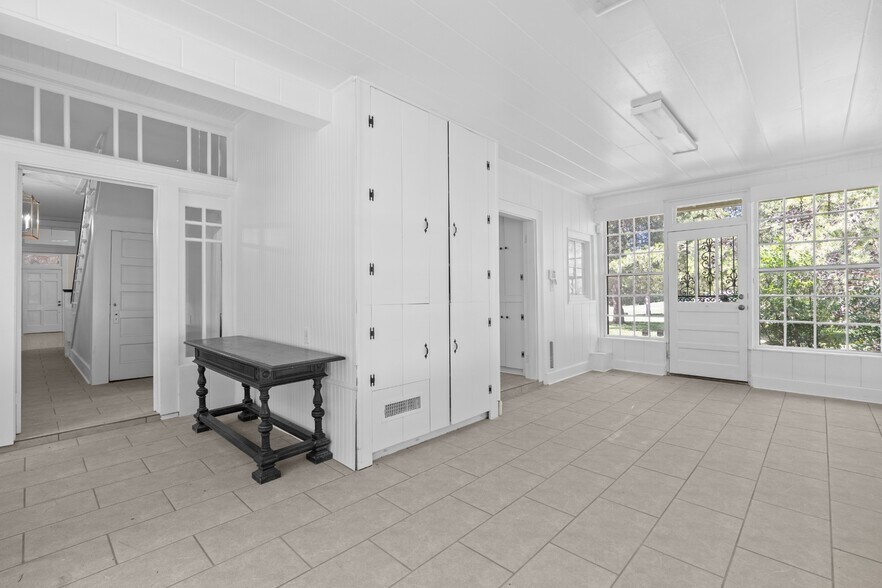 More Photos Of 219 Old Mill Rd, Winchester Office For Sale