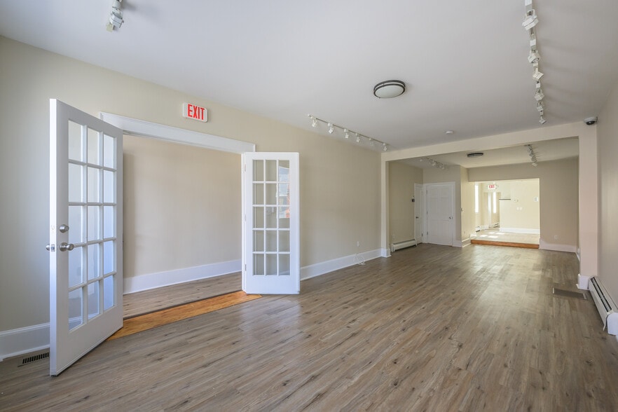 More Photos Of 237 Warren St, Hudson Storefront Retail Residential For Sale