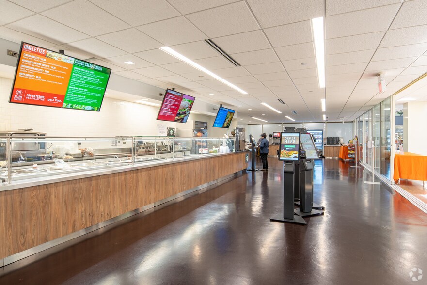 More Photos Of 1475 E Woodfield Rd, Schaumburg Office For Lease