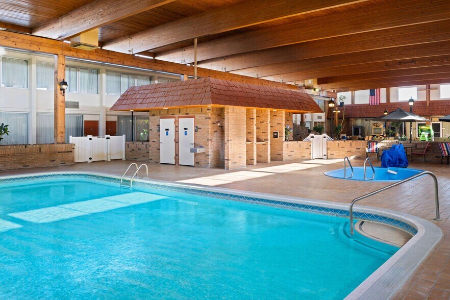 More Photos Of 833 W Main St, Gaylord Hotel For Sale