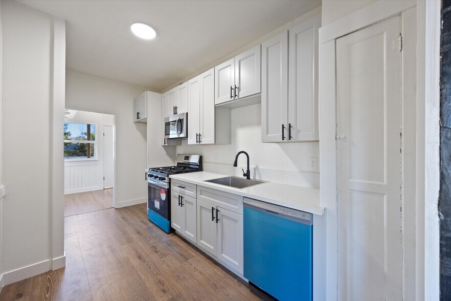 More Photos Of 1717 26th St, Sacramento Apartments For Sale