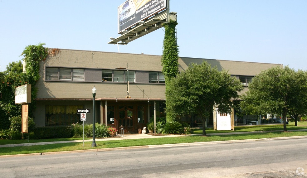 More Photos Of 1009 W 6th St, Austin Unknown For Lease