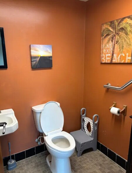 More Photos Of 605 E 4th Ave, Brodhead Office For Sale