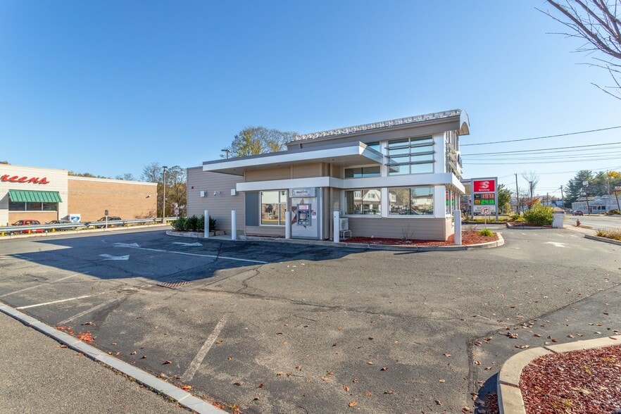 More Photos Of 225-243 King St, Northampton Unknown For Lease