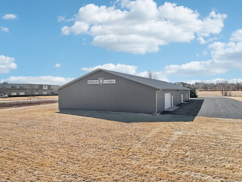 More Photos Of 680 Enterprise Dr, Lake Mills General Retail For Sale