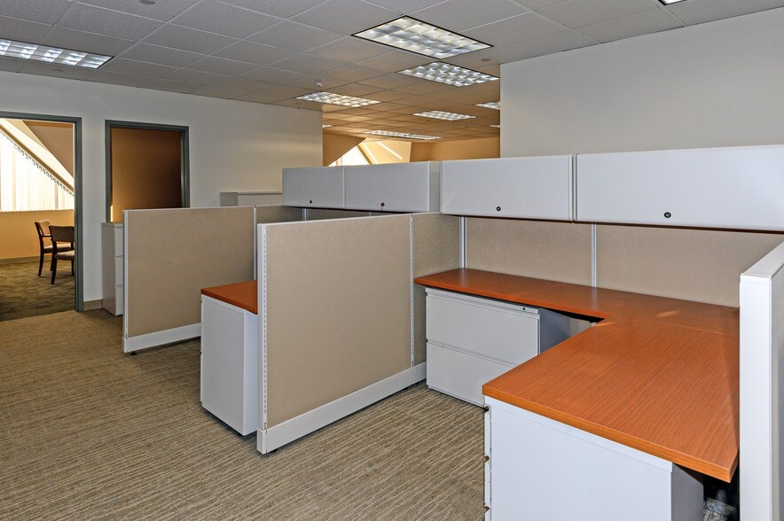 More Photos Of 86 Hopmeadow St, Simsbury Office For Sale