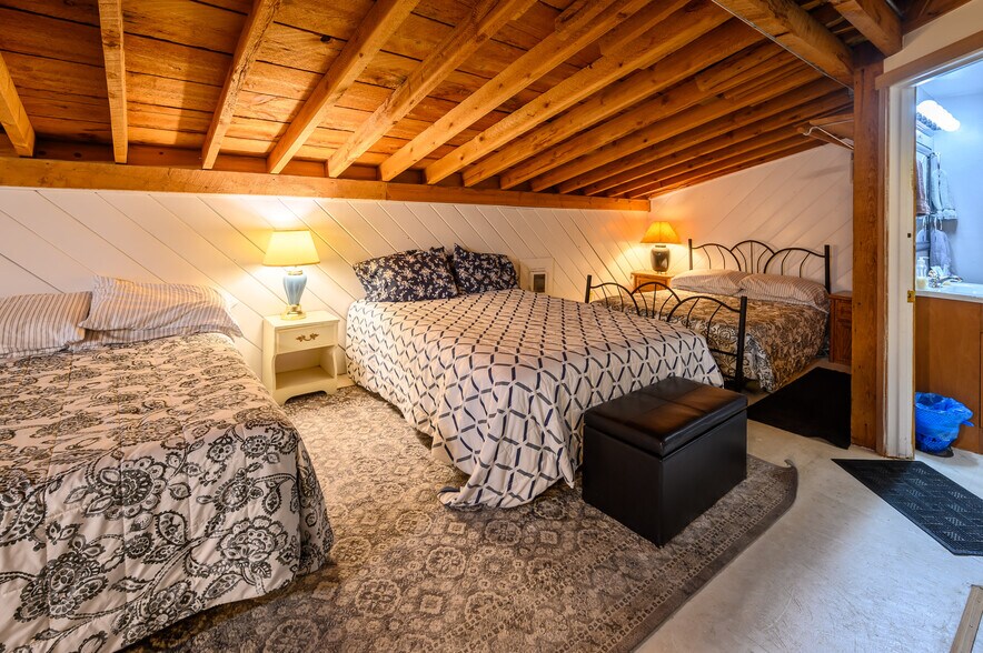 More Photos Of 109455 Highway 97 N, Chemult Hotel For Sale