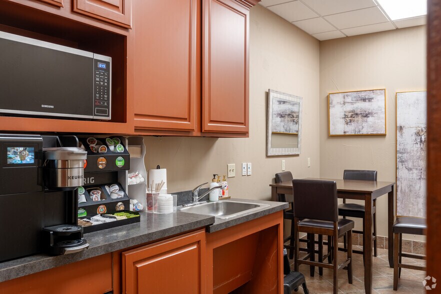 More Photos Of 2802 Flintrock Trce, Austin Coworking Space