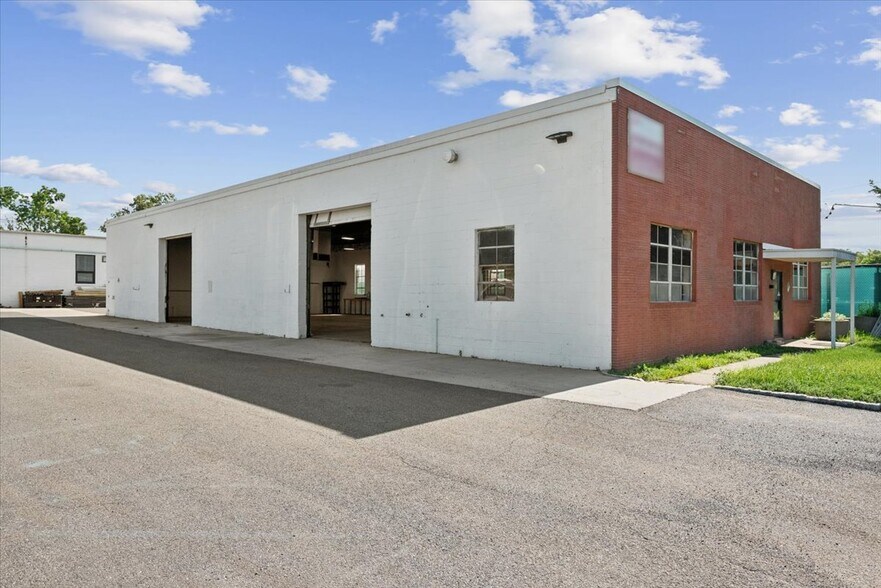 More Photos Of 21 5th St, Somerville Warehouse For Lease