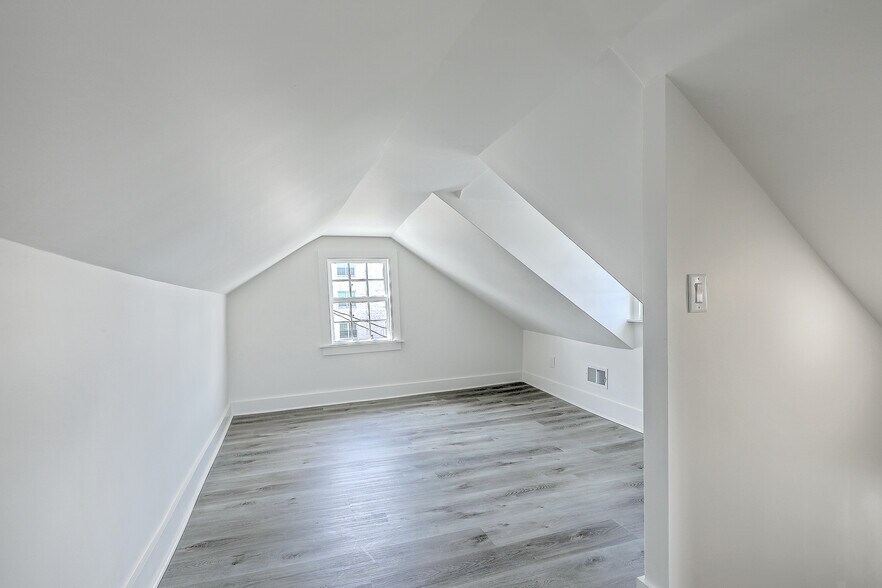 More Photos Of 68 Lee St, Charleston Apartments For Sale