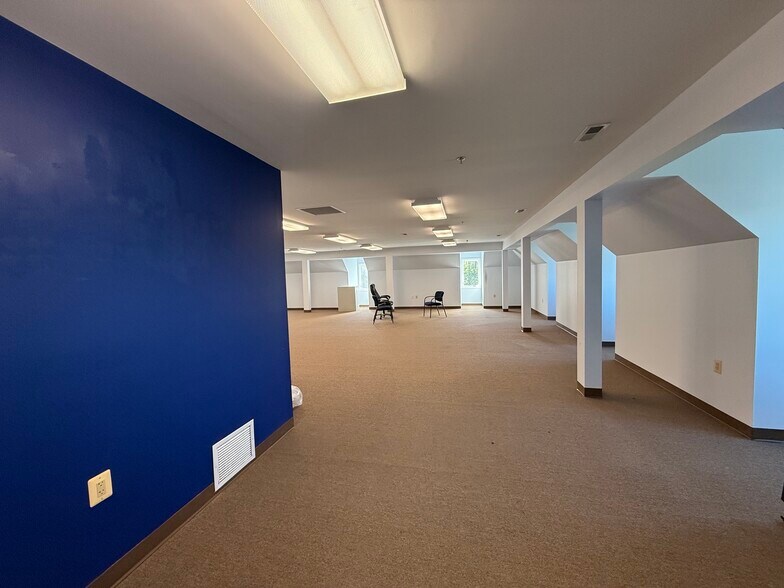 More Photos Of 22888 Three Notch Rd, California Office For Sale