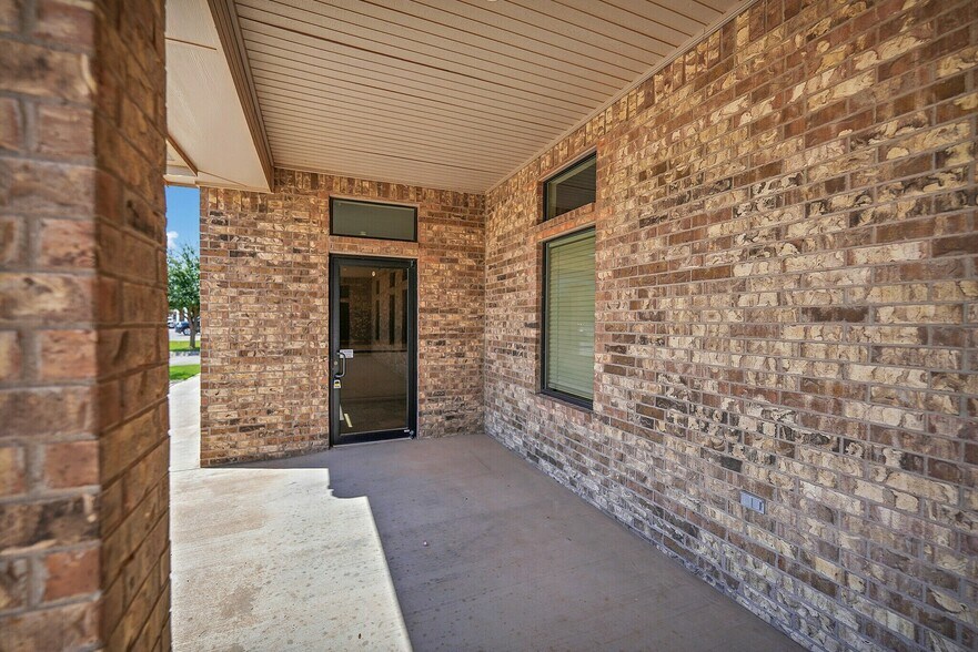 More Photos Of 701-901 Tradewinds Blvd, Midland Office For Lease