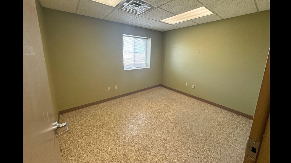 More Photos Of 45 Lagoon Rd, Rock Springs Warehouse For Lease