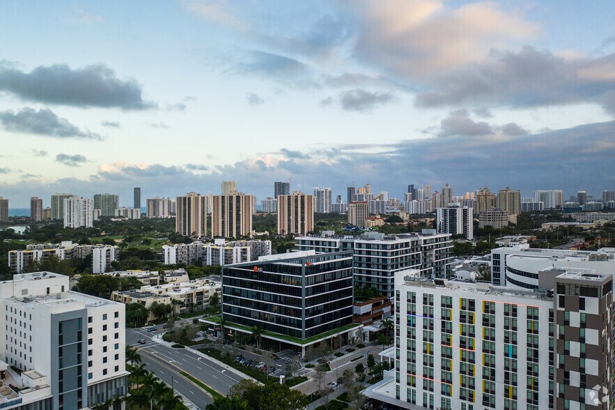 More Photos Of 2920-2950 NE 207th St, Aventura Unknown For Lease