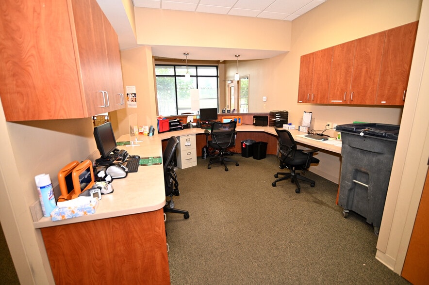 More Photos Of 2960 Technology Pl, Waldorf Research And Development For Lease
