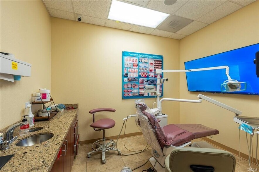 More Photos Of 1317-1319 N Main St, Santa Ana Storefront Retail Office For Sale